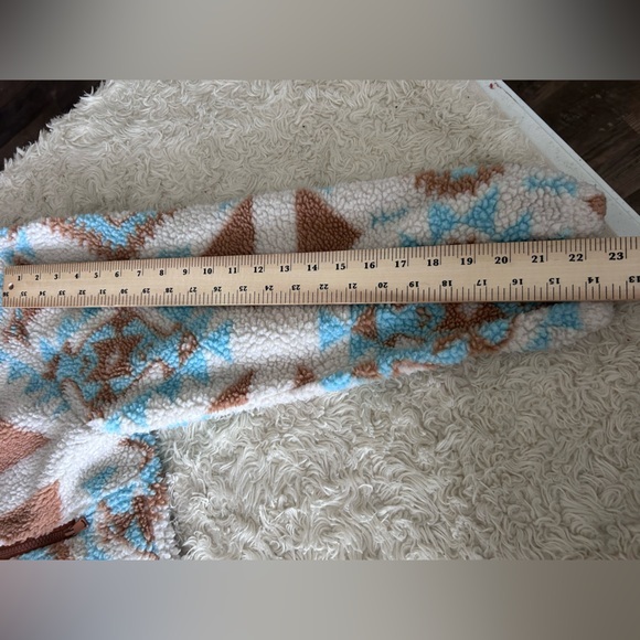 Simply Southern Brown and Blue Geometric Jacket‎ - Picture 6 of 8